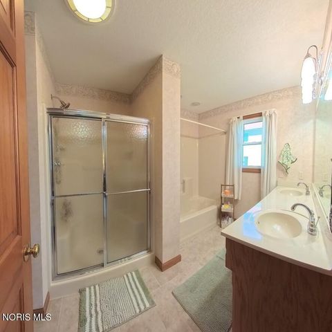 1013 S Lallendorf Road, Oregon, OH 43616