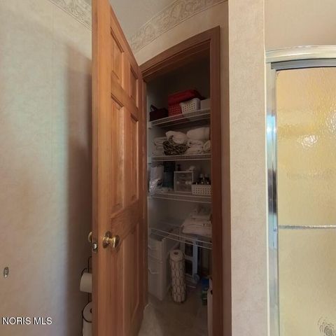 1013 S Lallendorf Road, Oregon, OH 43616