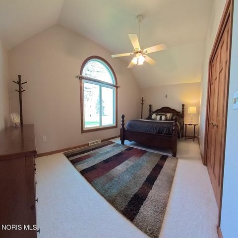 1013 S Lallendorf Road, Oregon, OH 43616