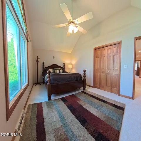 1013 S Lallendorf Road, Oregon, OH 43616