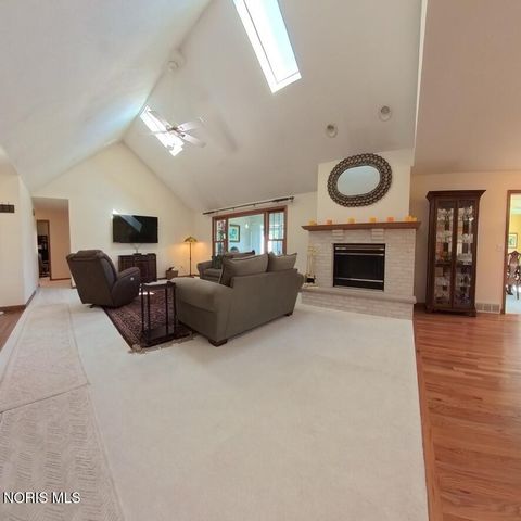 1013 S Lallendorf Road, Oregon, OH 43616