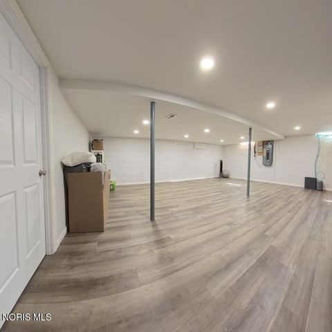 1013 S Lallendorf Road, Oregon, OH 43616