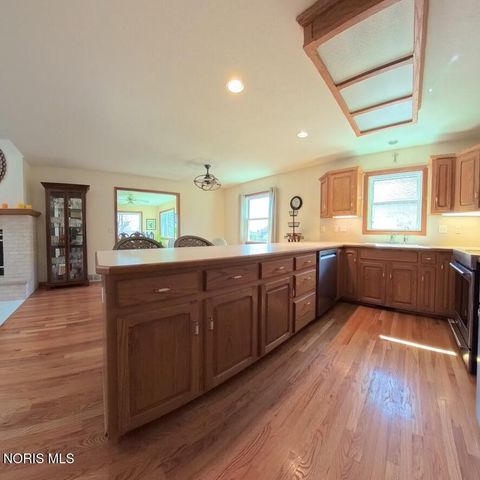 1013 S Lallendorf Road, Oregon, OH 43616
