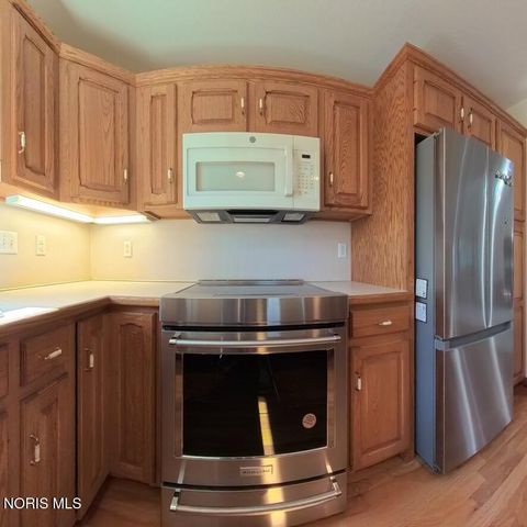 1013 S Lallendorf Road, Oregon, OH 43616