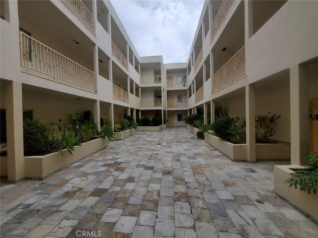 10849 Fruitland Drive 301, Studio City, CA 91604