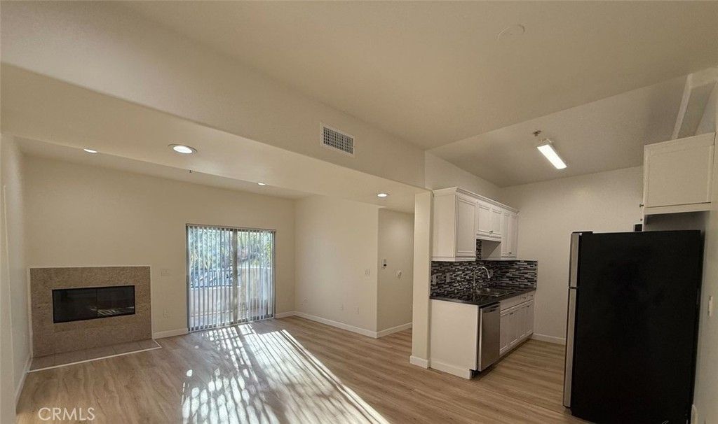 10849 Fruitland Drive 301, Studio City, CA 91604