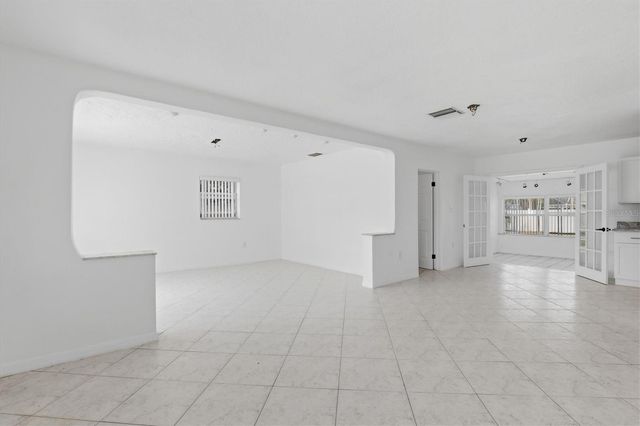 721 BAYSHORE DRIVE, Tarpon Springs, FL 34689