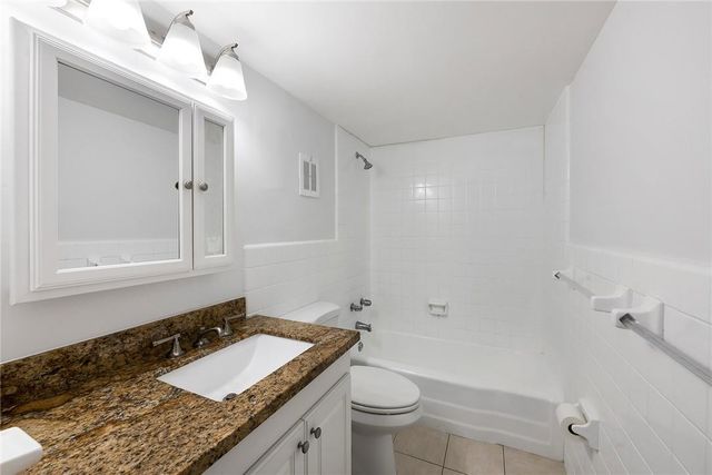 815 Middle River Drive 205, Fort Lauderdale, FL 33304