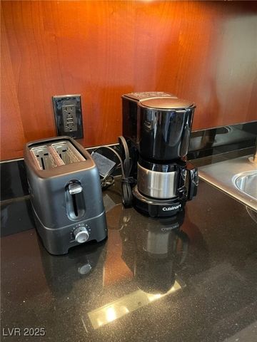 135 East Harmon Avenue 2717, Las Vegas, NV 89109