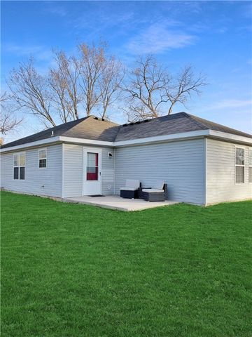 520 SE D Street, Bentonville, AR 72712