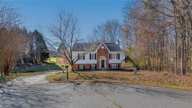 180 River Crest Court, Clemmons, NC 27012