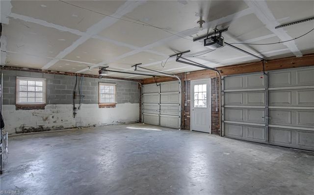 180 River Crest Court, Clemmons, NC 27012