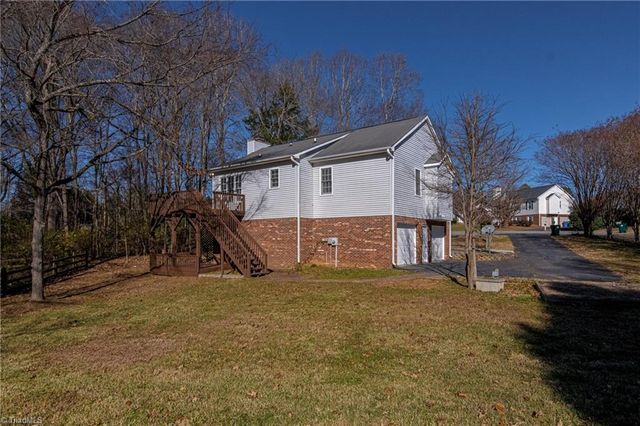 180 River Crest Court, Clemmons, NC 27012