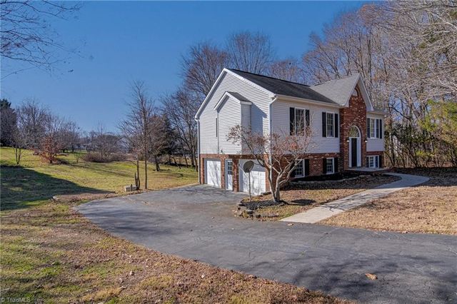 180 River Crest Court, Clemmons, NC 27012