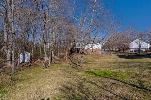 180 River Crest Court, Clemmons, NC 27012