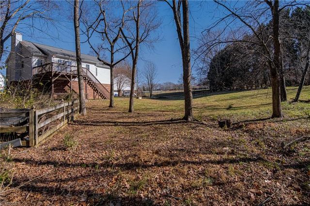 180 River Crest Court, Clemmons, NC 27012