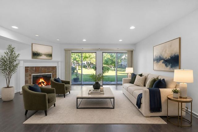 1239 S Wellington Court 1239, Buffalo Grove, IL 60089
