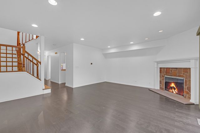 1239 S Wellington Court 1239, Buffalo Grove, IL 60089