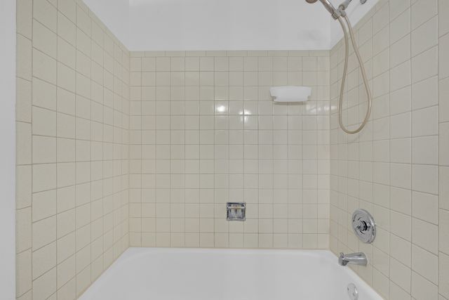 1239 S Wellington Court 1239, Buffalo Grove, IL 60089