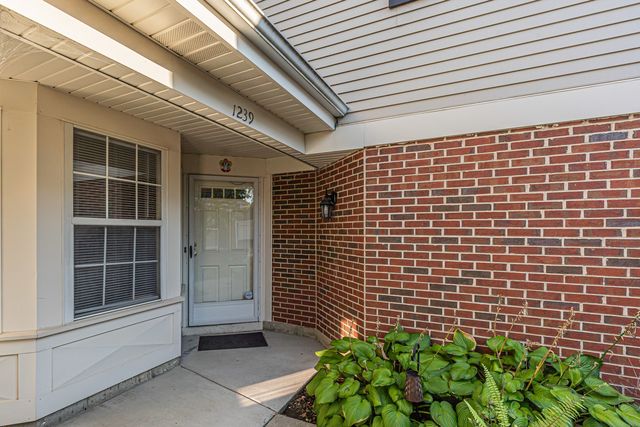 1239 S Wellington Court 1239, Buffalo Grove, IL 60089