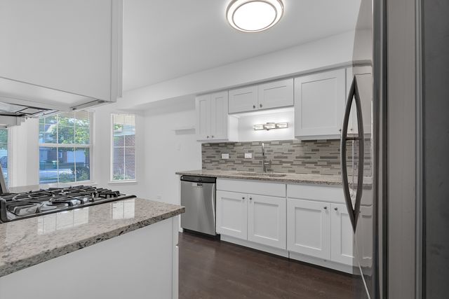 1239 S Wellington Court 1239, Buffalo Grove, IL 60089