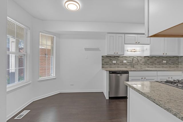 1239 S Wellington Court 1239, Buffalo Grove, IL 60089