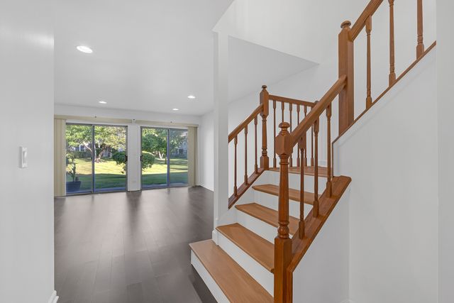 1239 S Wellington Court 1239, Buffalo Grove, IL 60089