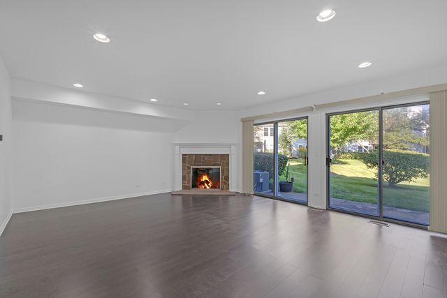 1239 S Wellington Court 1239, Buffalo Grove, IL 60089