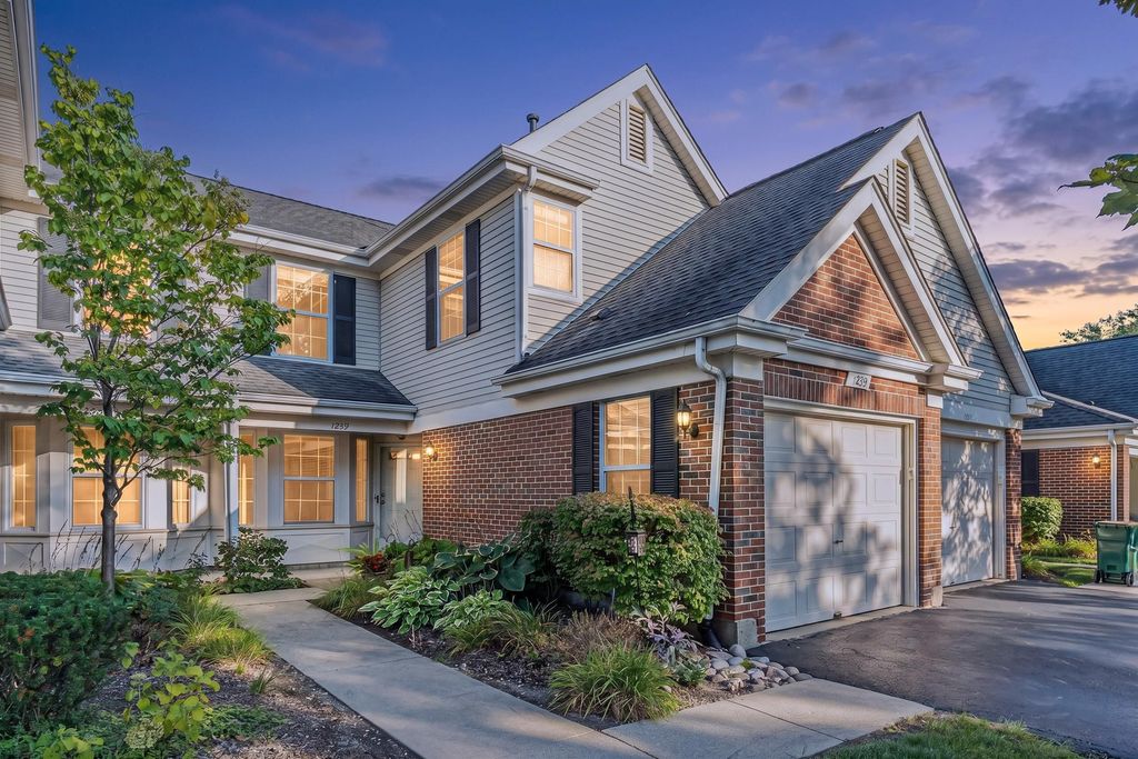 1239 S Wellington Court 1239, Buffalo Grove, IL 60089