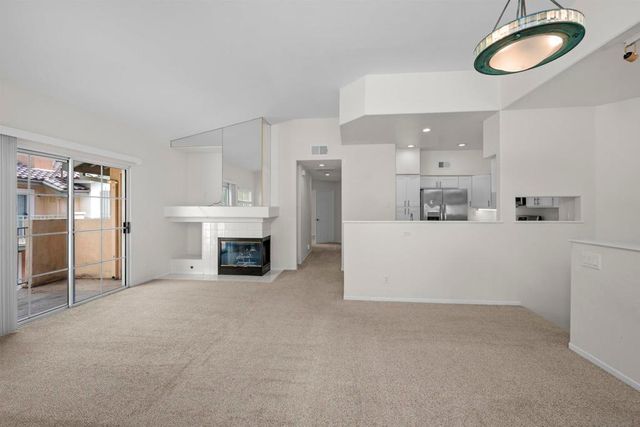 11908 Tivoli Park Row 1, San Diego, CA 92128