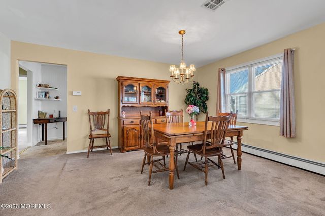 8 Redlands Court, Toms River, NJ 08757