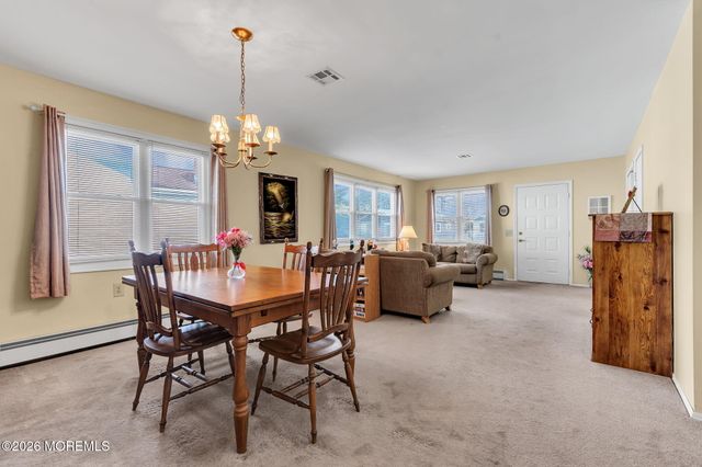 8 Redlands Court, Toms River, NJ 08757