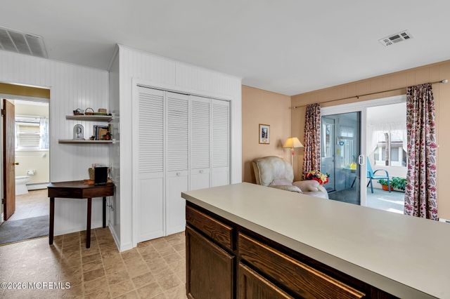 8 Redlands Court, Toms River, NJ 08757