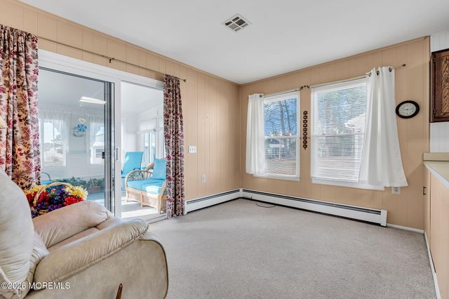 8 Redlands Court, Toms River, NJ 08757