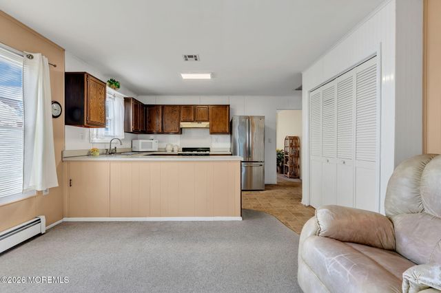 8 Redlands Court, Toms River, NJ 08757