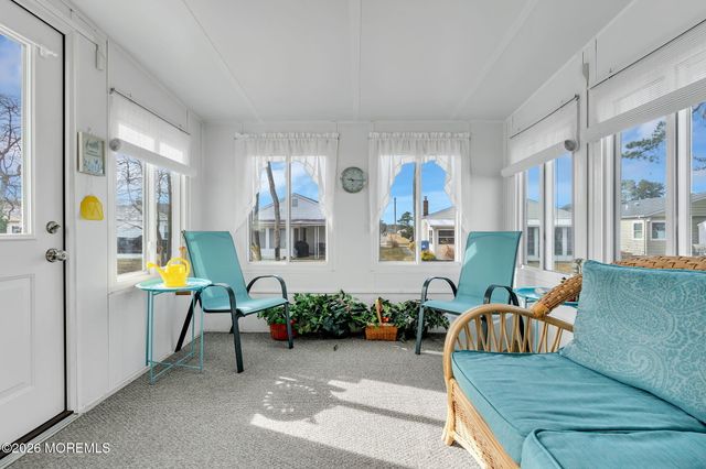 8 Redlands Court, Toms River, NJ 08757