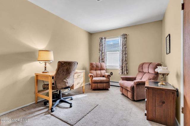 8 Redlands Court, Toms River, NJ 08757