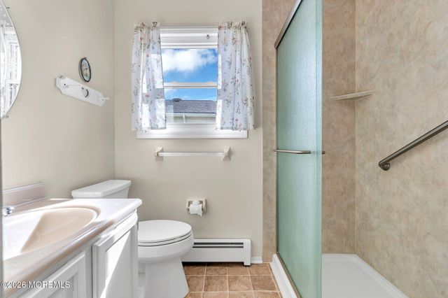 8 Redlands Court, Toms River, NJ 08757