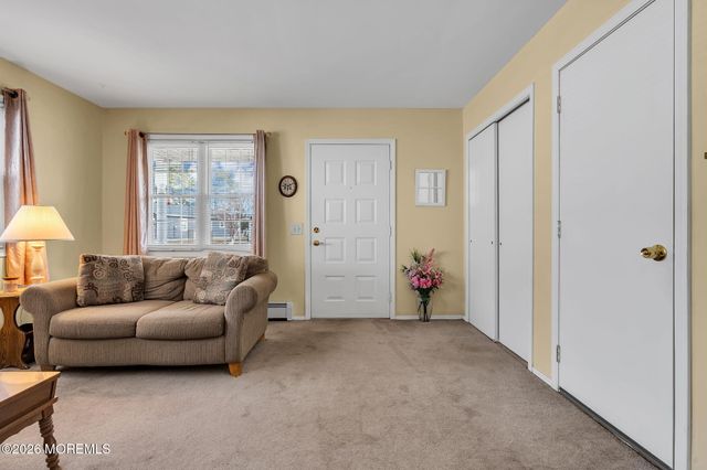 8 Redlands Court, Toms River, NJ 08757