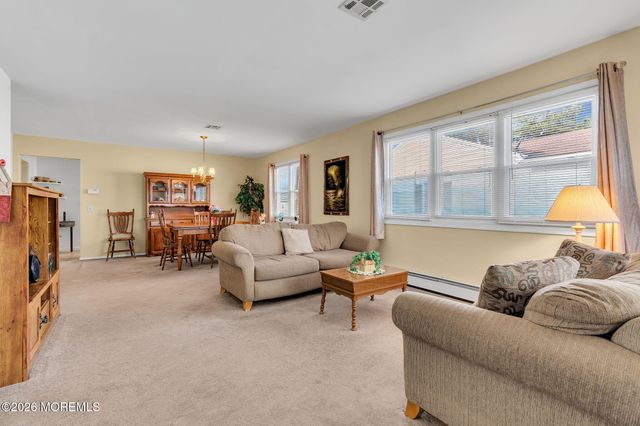 8 Redlands Court, Toms River, NJ 08757