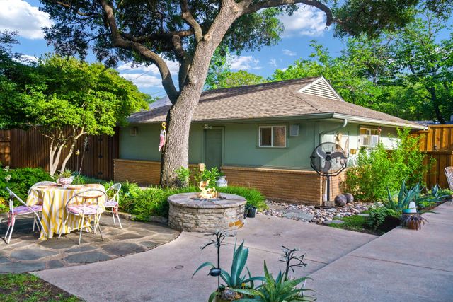 911 Saint Lukes Drive, Richardson, TX 75080