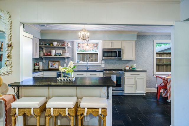 911 Saint Lukes Drive, Richardson, TX 75080