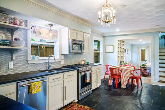 911 Saint Lukes Drive, Richardson, TX 75080