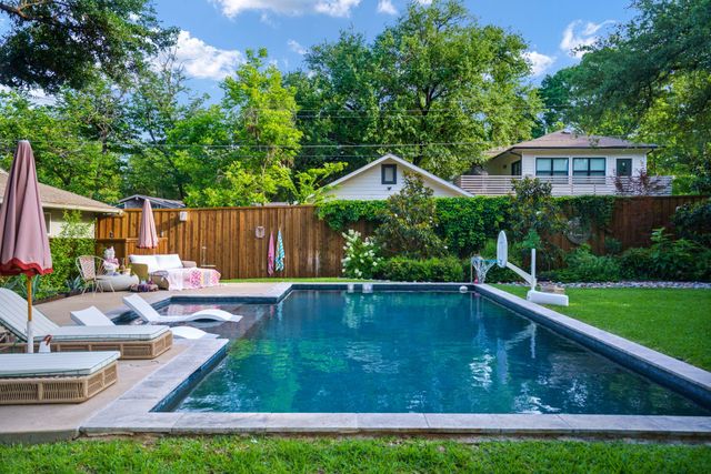 911 Saint Lukes Drive, Richardson, TX 75080