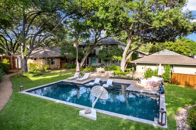911 Saint Lukes Drive, Richardson, TX 75080