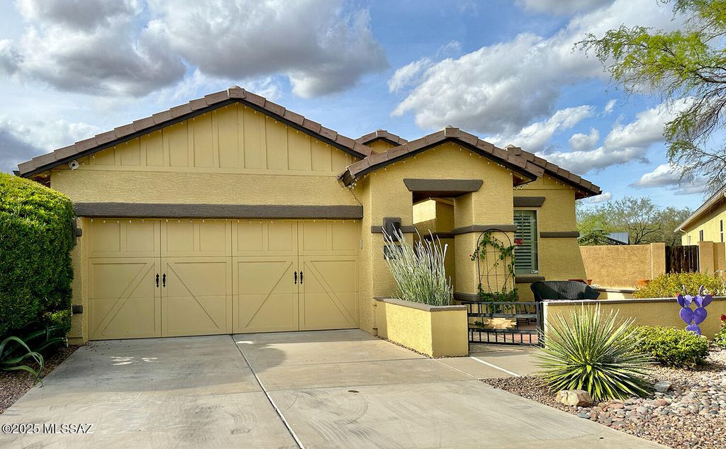 13573 N Garlenda Way, Oro Valley, AZ 85755