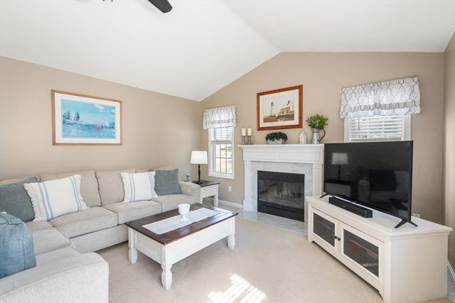 1 Lynne Cir, Plymouth, MA 02360
