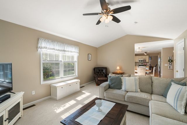 1 Lynne Cir, Plymouth, MA 02360