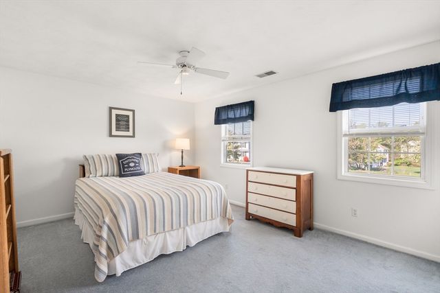 1 Lynne Cir, Plymouth, MA 02360