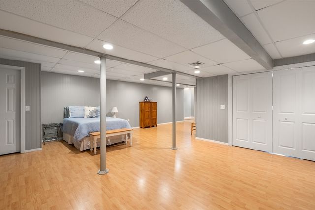 1 Lynne Cir, Plymouth, MA 02360